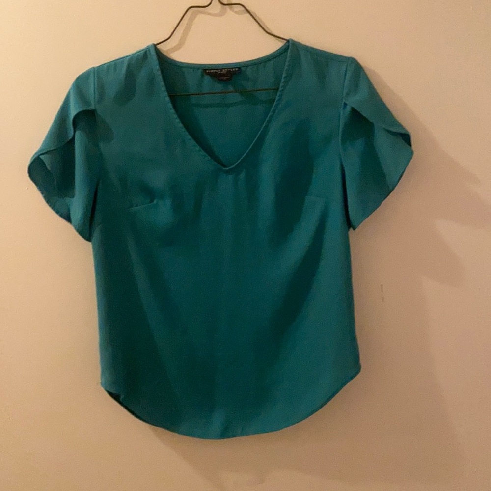 Beautiful great condition simply styled shirt size small
